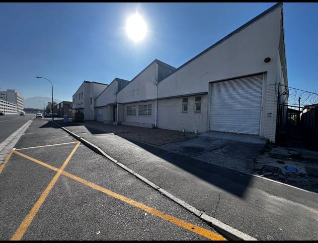 1,600M² WAREHOUSE TO LET IN PAROW EAST